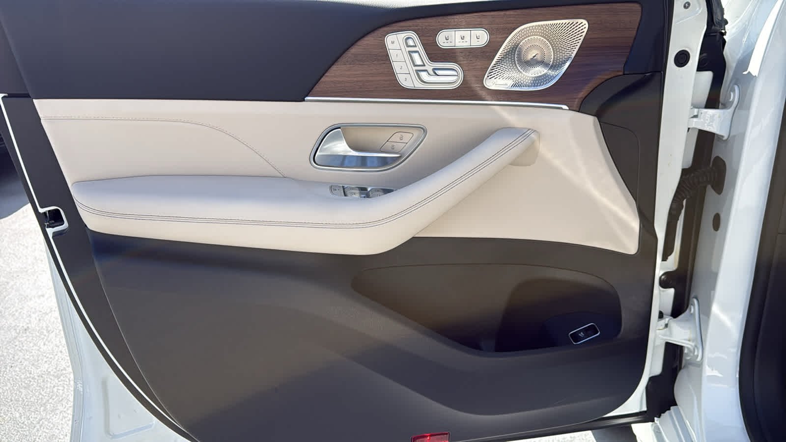 New 2026 Polar White Mercedes-Benz GLE 580 image 16