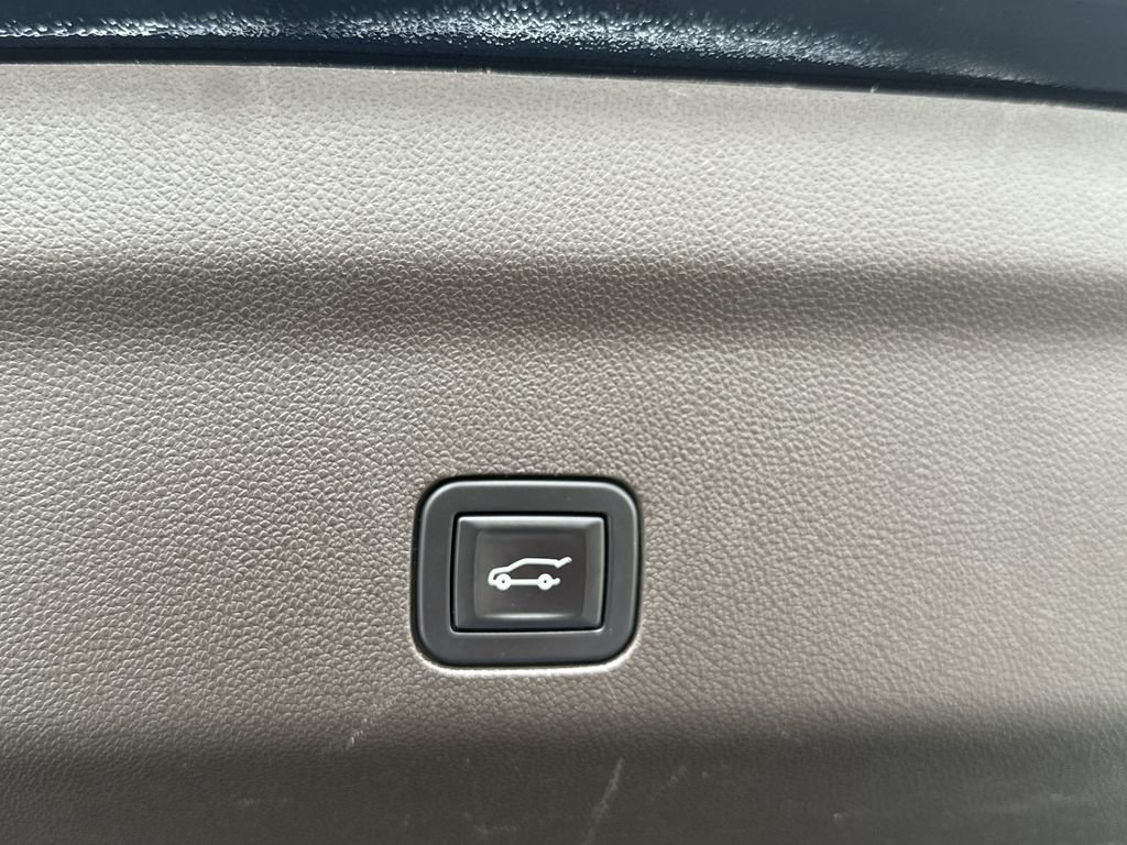 Used 2021 Blue GMC SLT image 32