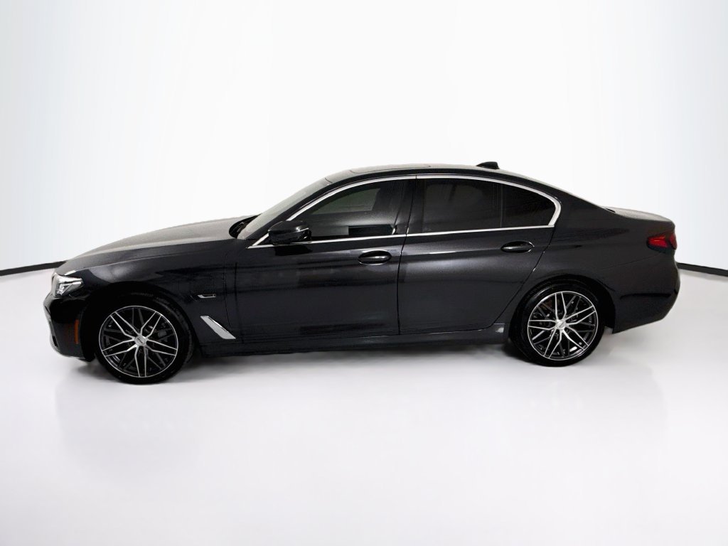 Used 2022 Dark Graphite BMW 530e iPerformance image 8