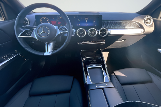 Used 2025 Black Mercedes-Benz GLB 250 image 6