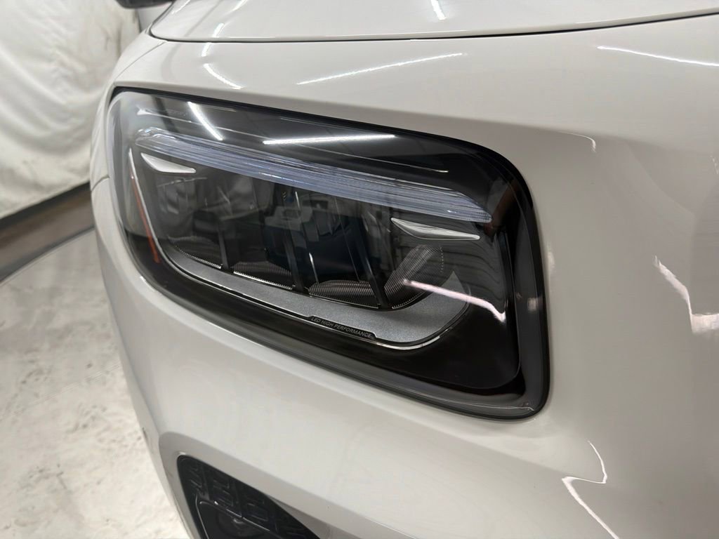 New 2026 Polar White Mercedes-Benz GLB 250 image 42