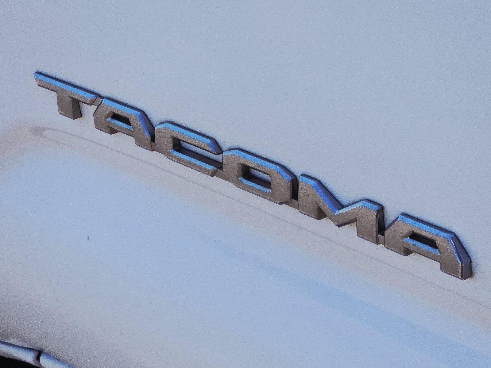 Used 2019 Super White Toyota SR5 image 10