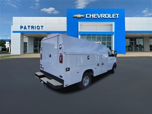 New 2025 Summit White Chevrolet 1WT image 10