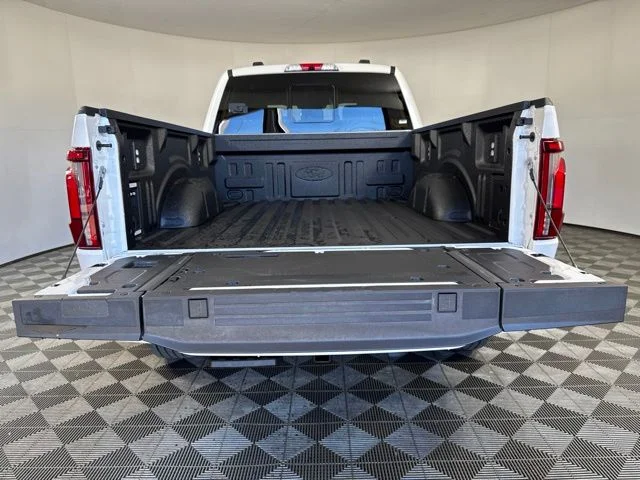 New 2026 Star White Metallic Tri-Coat Ford Platinum image 21