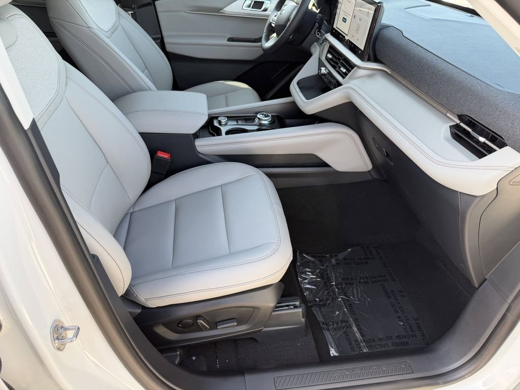 New 2026 Star White Metallic Tri-Coat Ford Active image 11