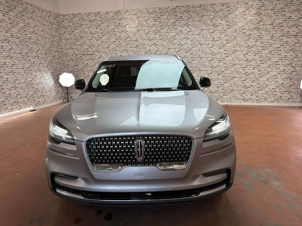 Used 2022 Silver Radiance Metallic Clearcoat Lincoln Standard image 2