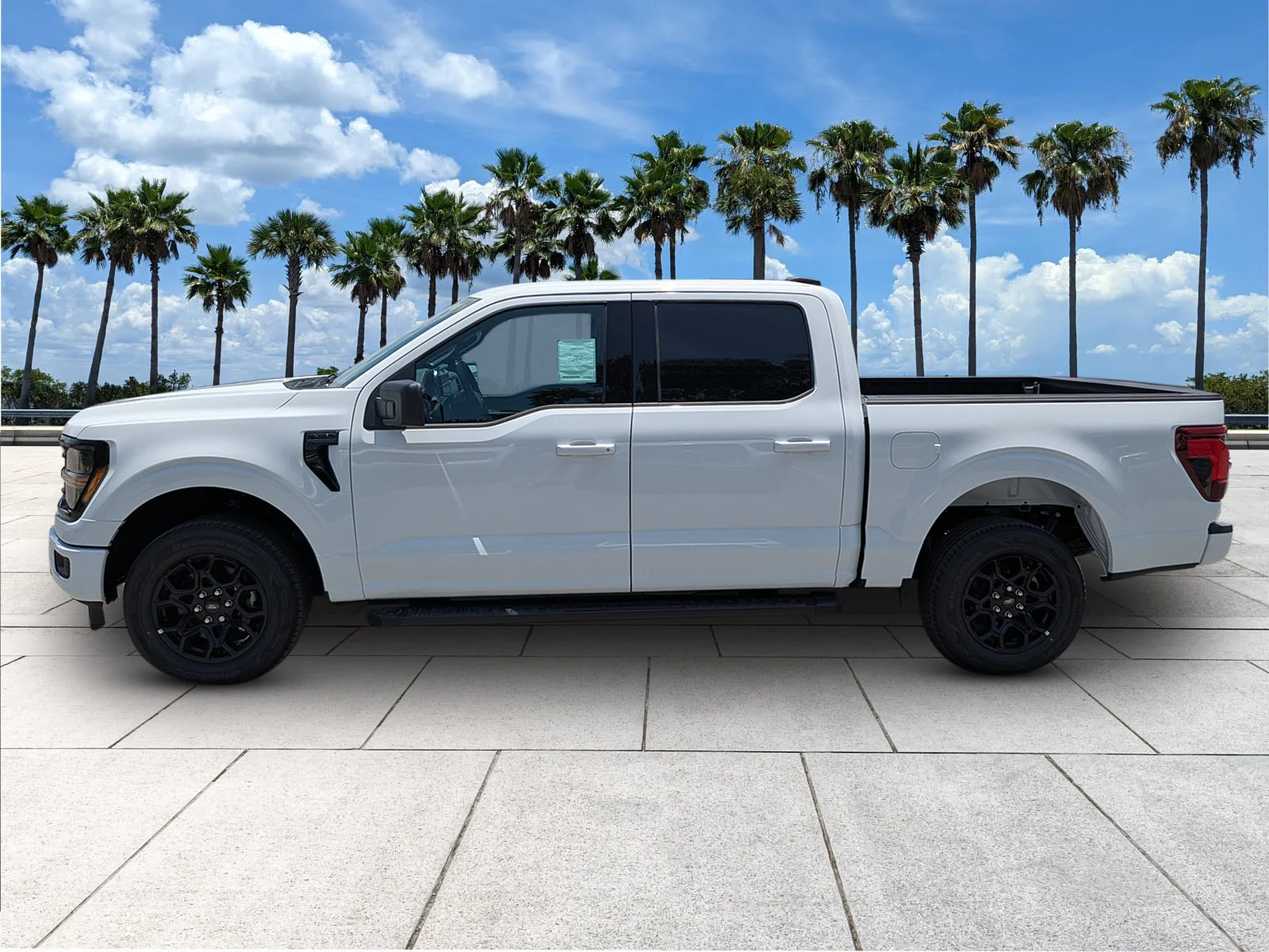 New 2026 Oxford White Ford XLT image 4