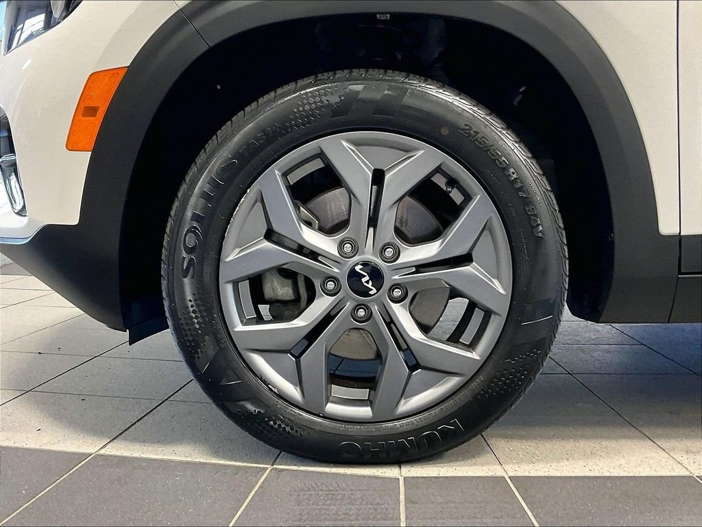 Used 2024 White Kia LX image 7