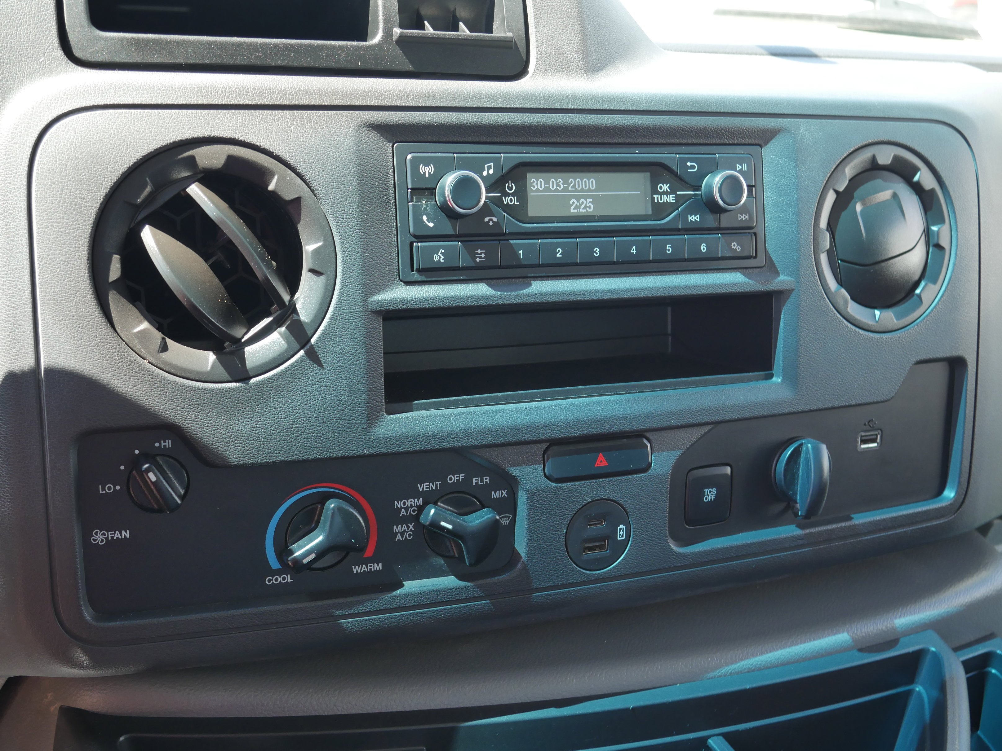 2024 Ford E-Series Cutaway Base - Photo 8