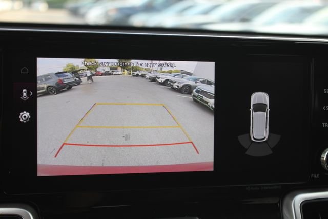 Used 2022 Red Kia S image 8