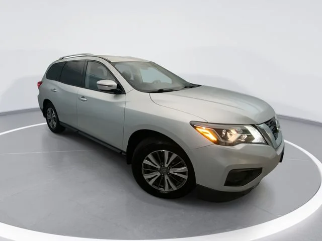 Used 2019 Silver Nissan S image 1