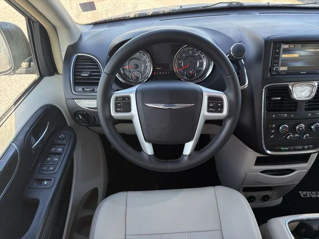 Used 2015 Silver Chrysler LX image 14