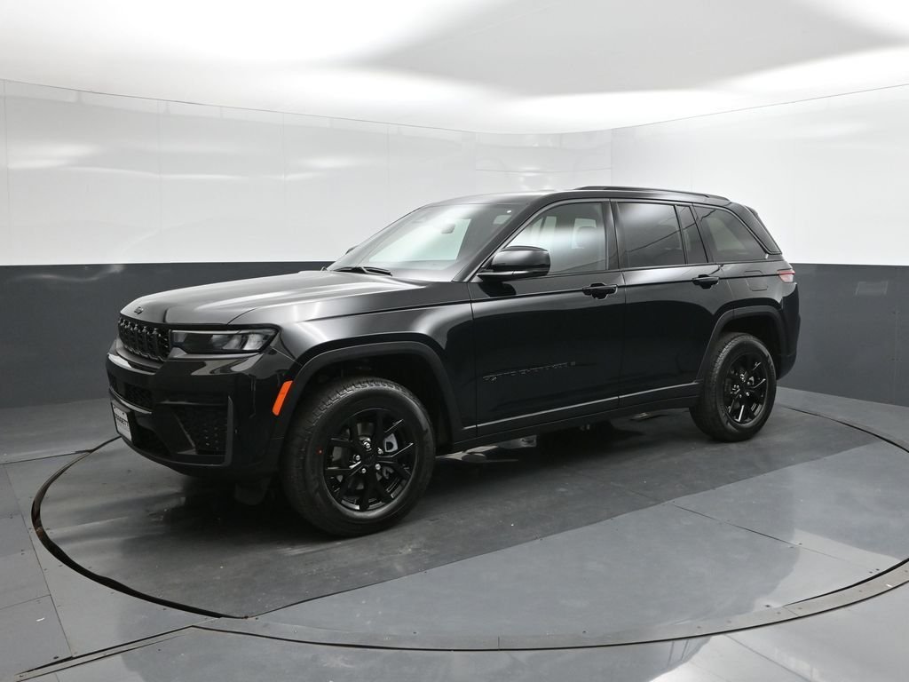 New 2026 Diamond Black Crystal Pearl-Coat Exterior Paint Jeep Altitude image 34