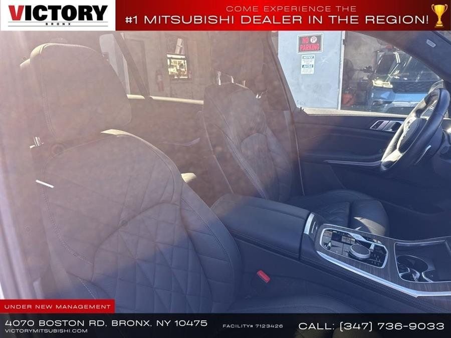 Used 2024 White BMW xDrive40i image 14