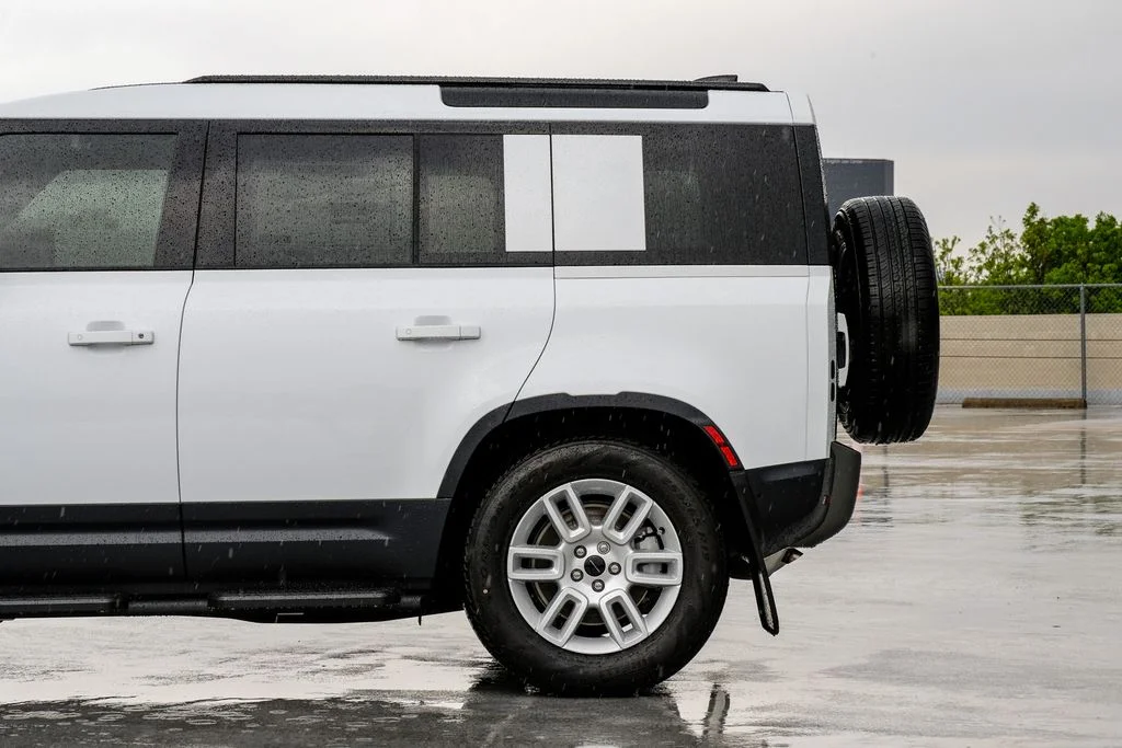 New 2026 Borasco Grey Metallic Land Rover S image 11
