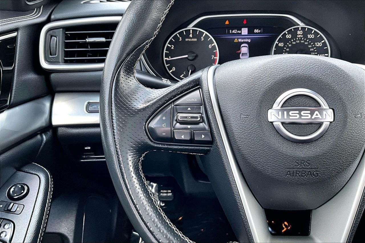 Used 2023 Super Black Nissan SL image 13