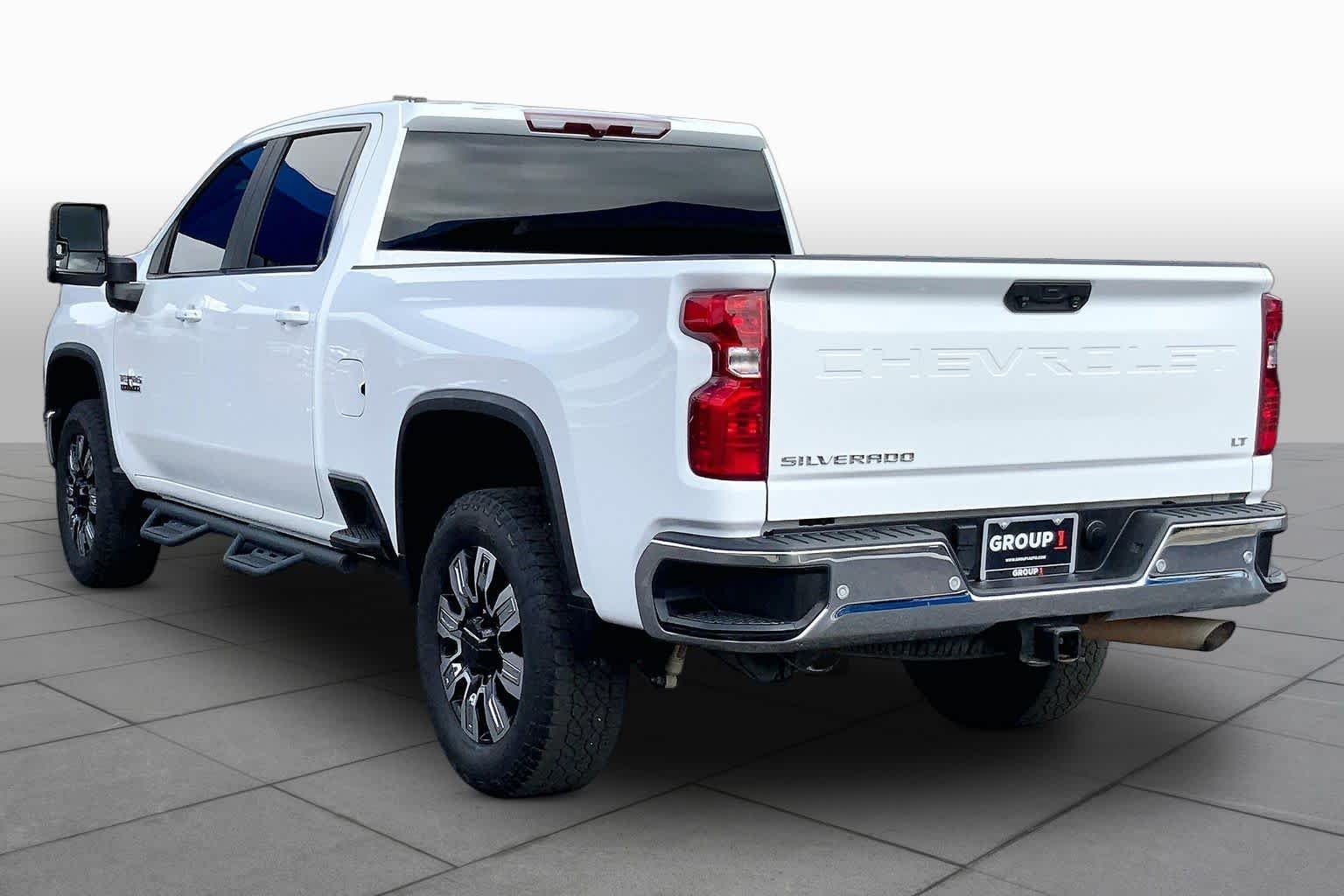 Used 2024 Summit White Chevrolet LT image 12
