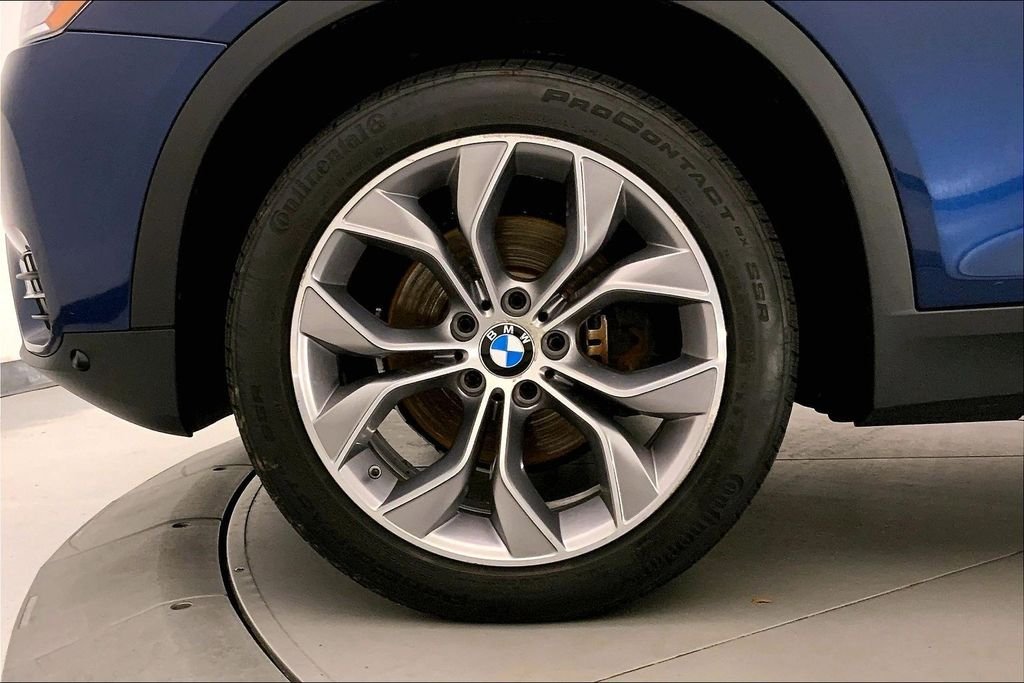 Used 2017 Deep Sea Blue Metallic BMW  image 8