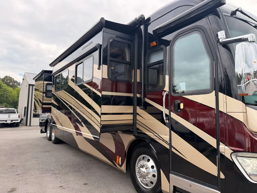 Used 2010 Black Fleetwood 42T image 12