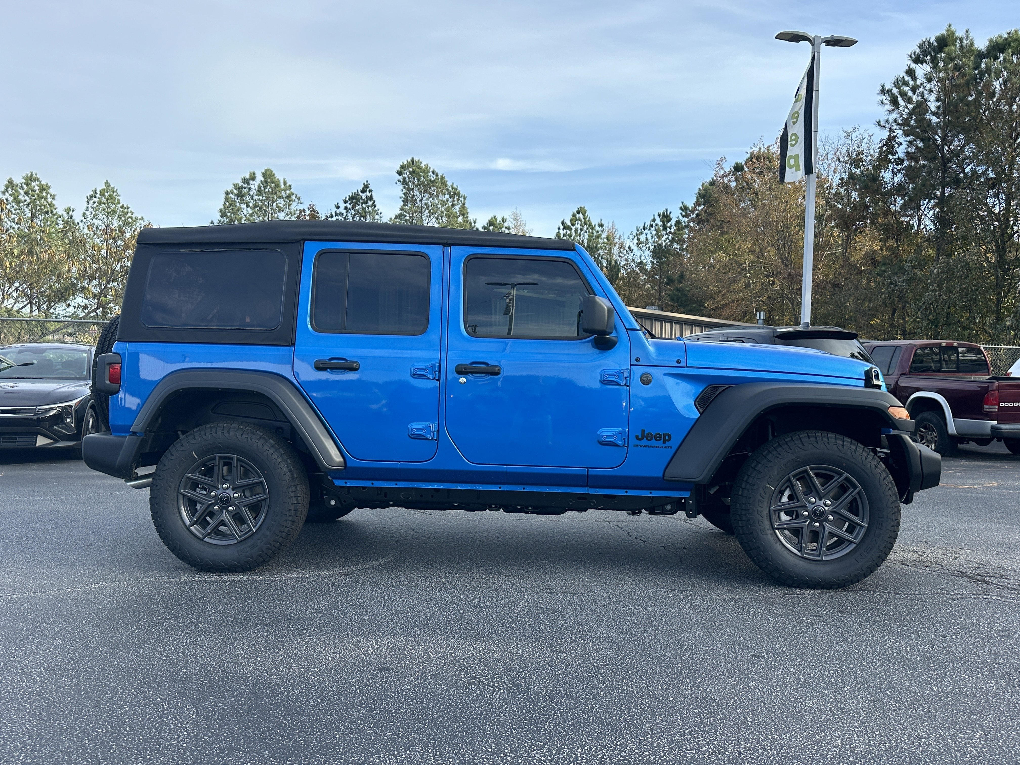 New 2026 Hydro Blue Pearl-Coat Exterior Paint Jeep Sport S image 9