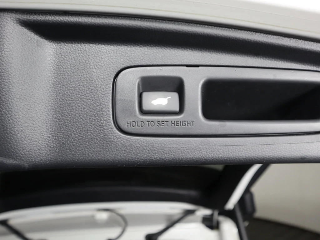 Used 2024 Platinum White Pearl Honda EX-L image 20