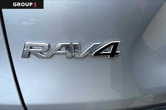 2022 Toyota RAV4 LE - Photo 31
