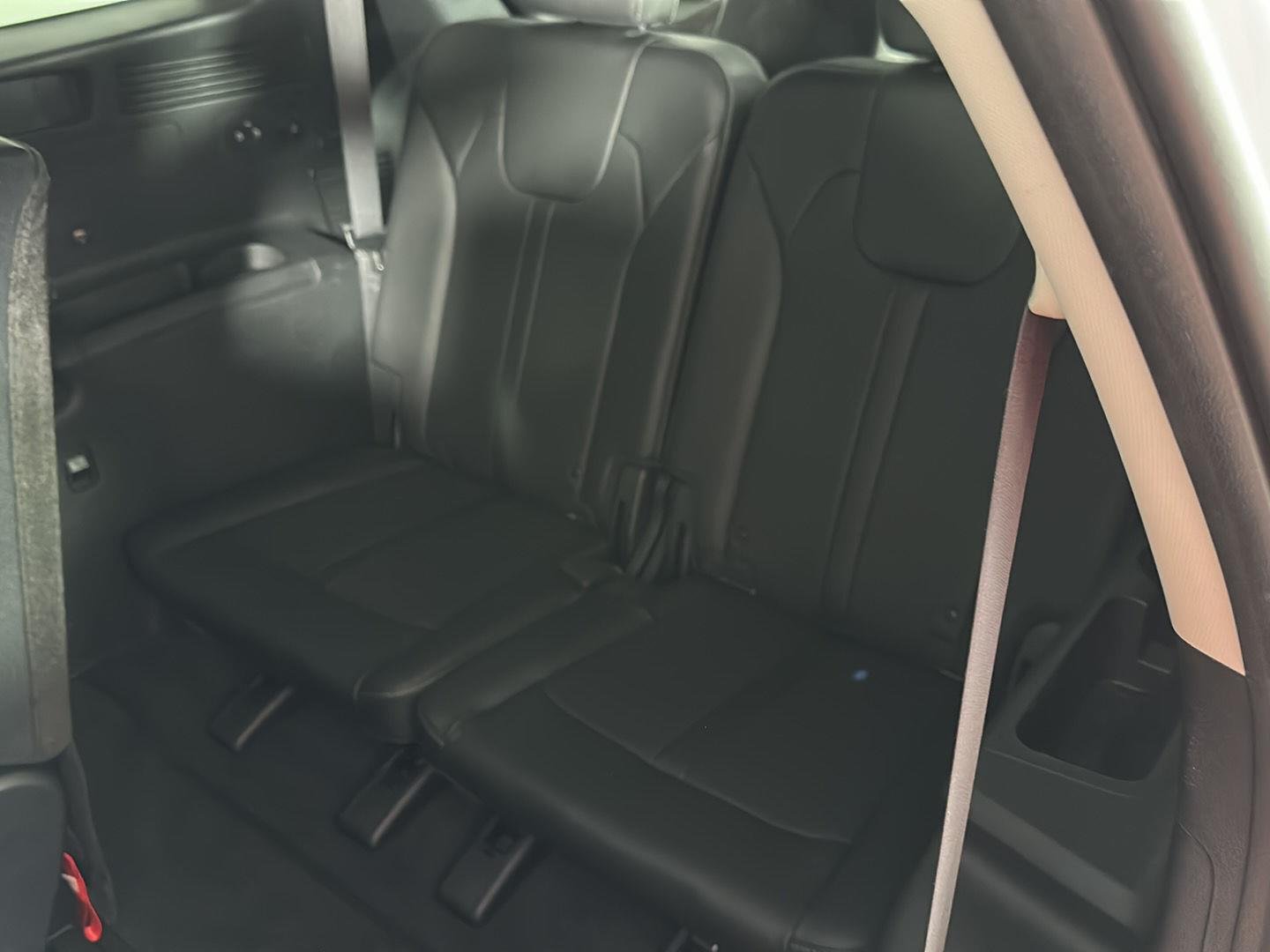 Used 2022 Glacial White Pearl Kia  image 18