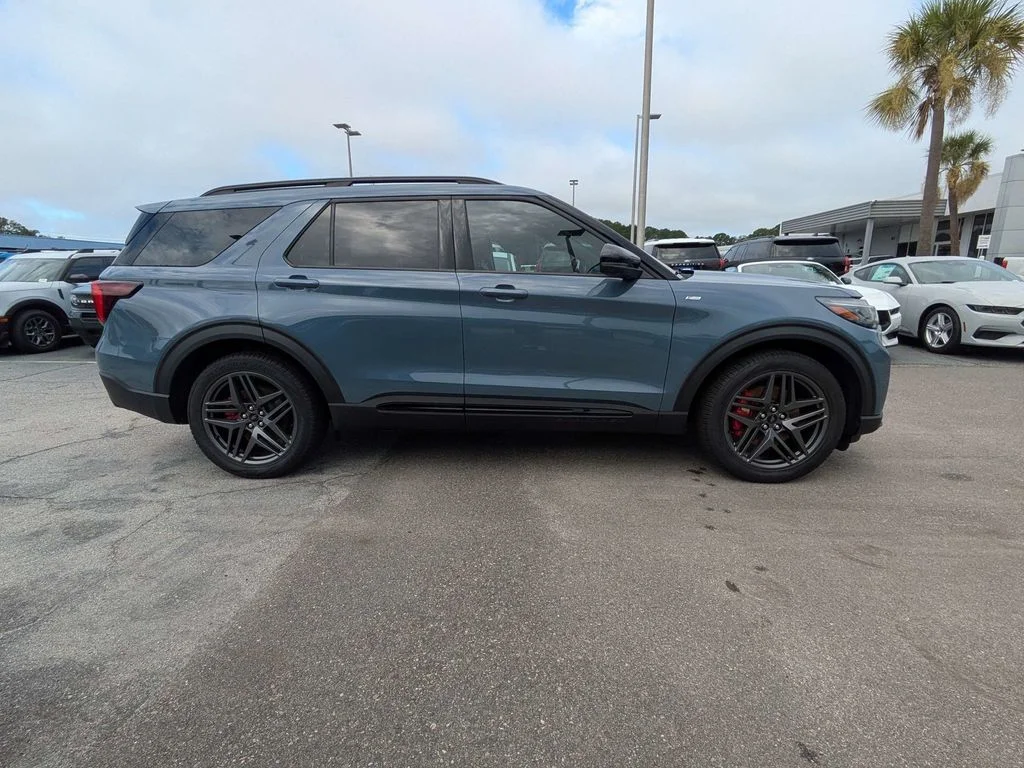 New 2026 Vapor Blue Metallic Ford ST-Line image 3
