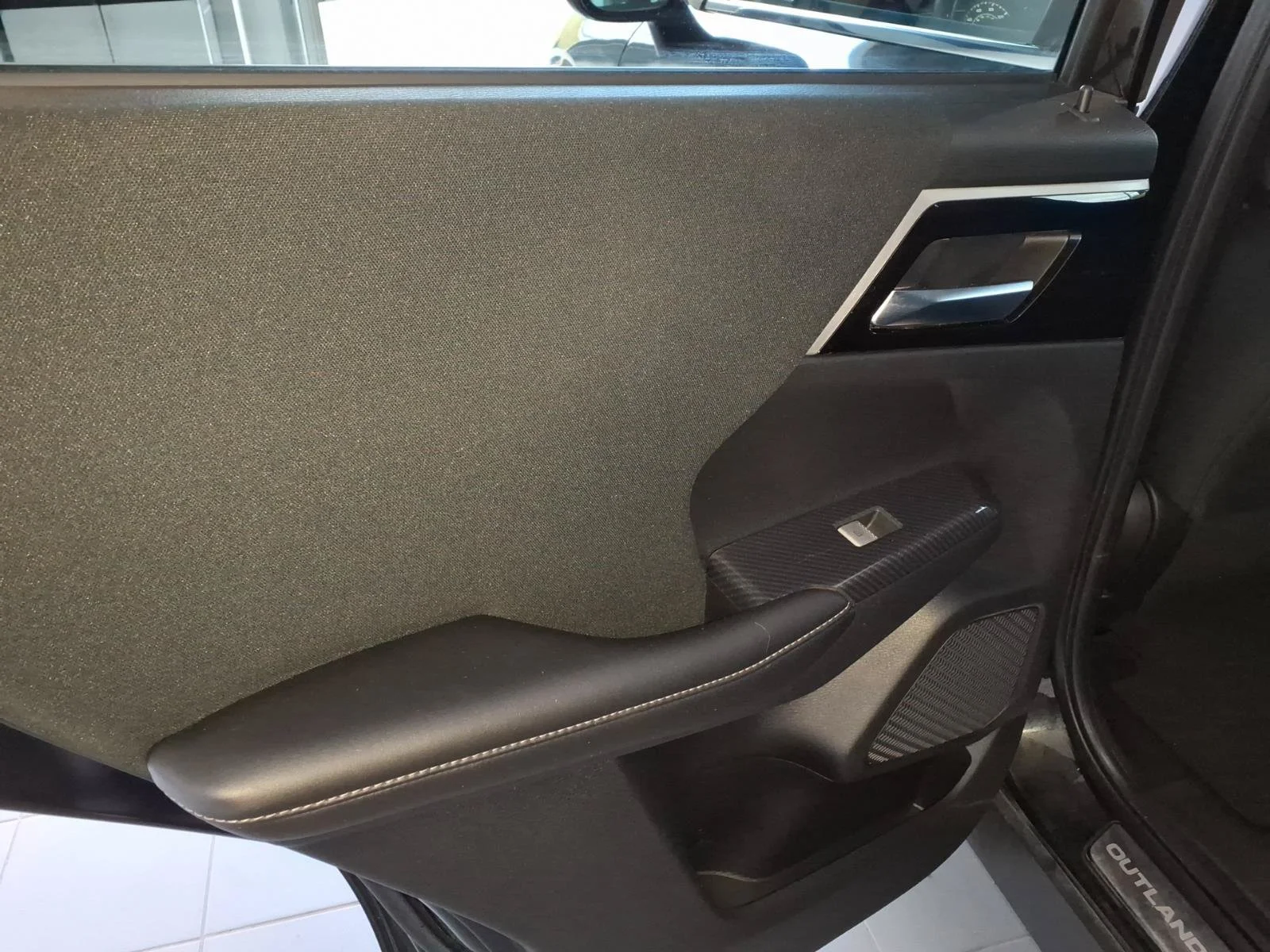 2022 Mitsubishi Outlander ES - Photo 15