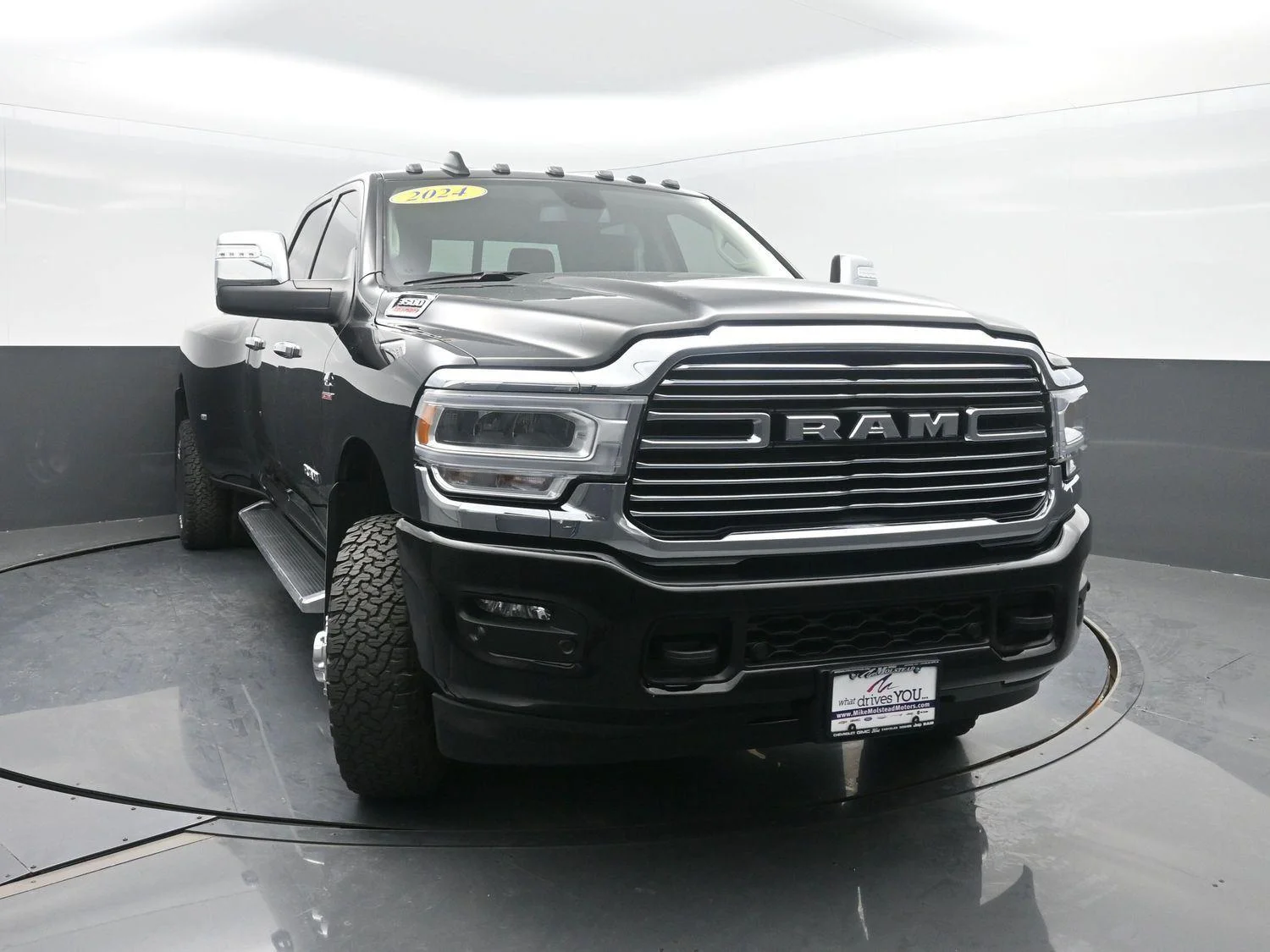 Used 2024 Diamond Black Crystal Pearlcoat Ram Laramie image 47