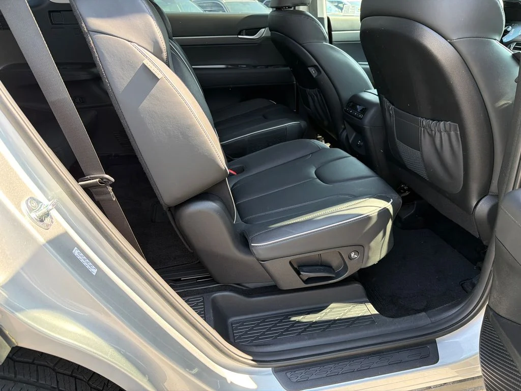 Used 2024 Silver Hyundai SEL image 15
