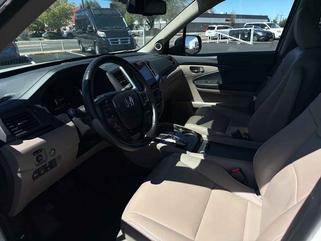 Used 2017 White Diamond Pearl Honda Touring image 8