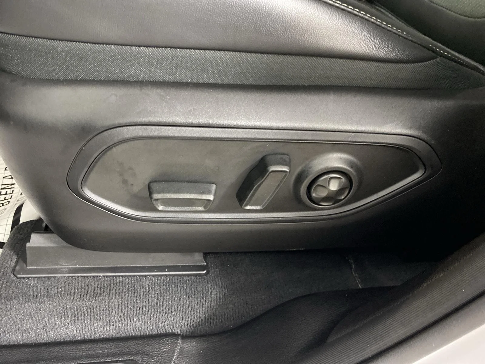 Used 2026 Bright White Clearcoat Jeep Laredo image 19