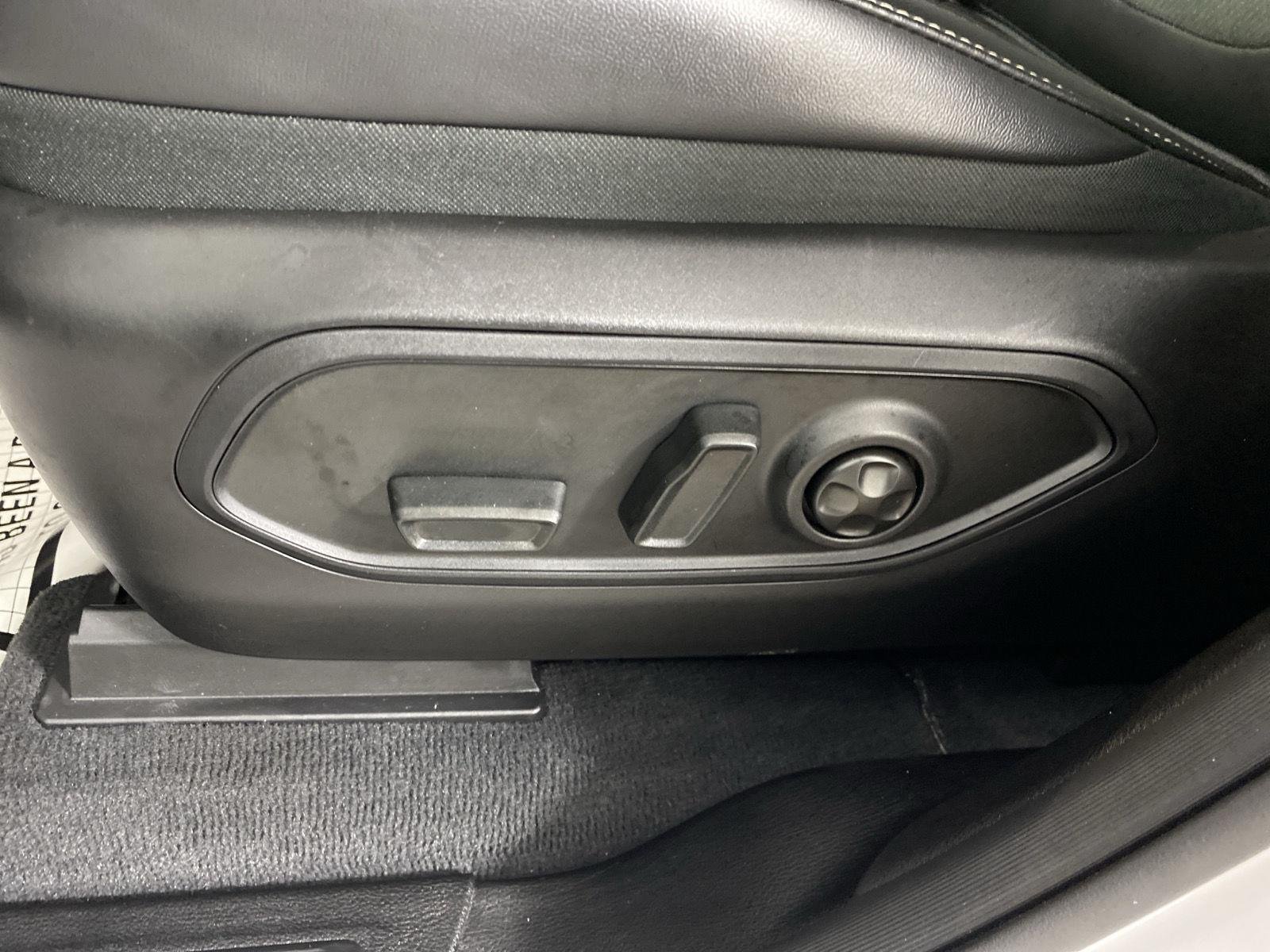 Used 2026 Bright White Clearcoat Jeep Laredo image 19