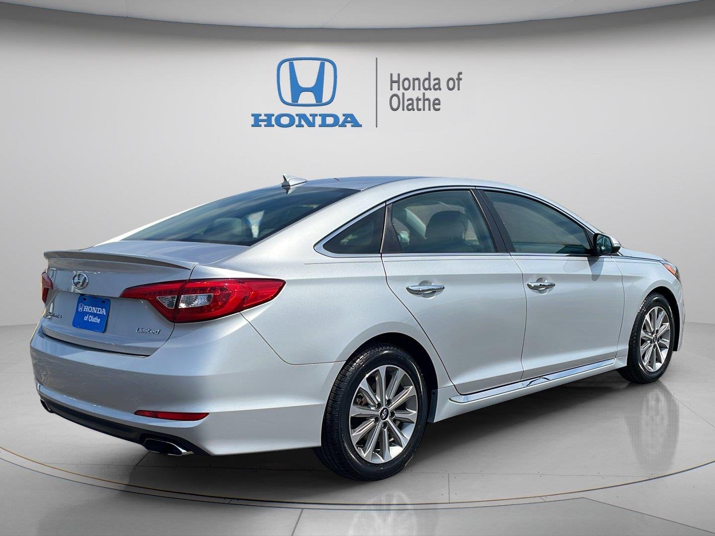 Used 2016 Symphony Silver Hyundai 2.4L Limited image 3