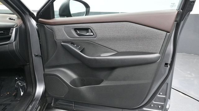 Used 2023 Gray Nissan S image 9