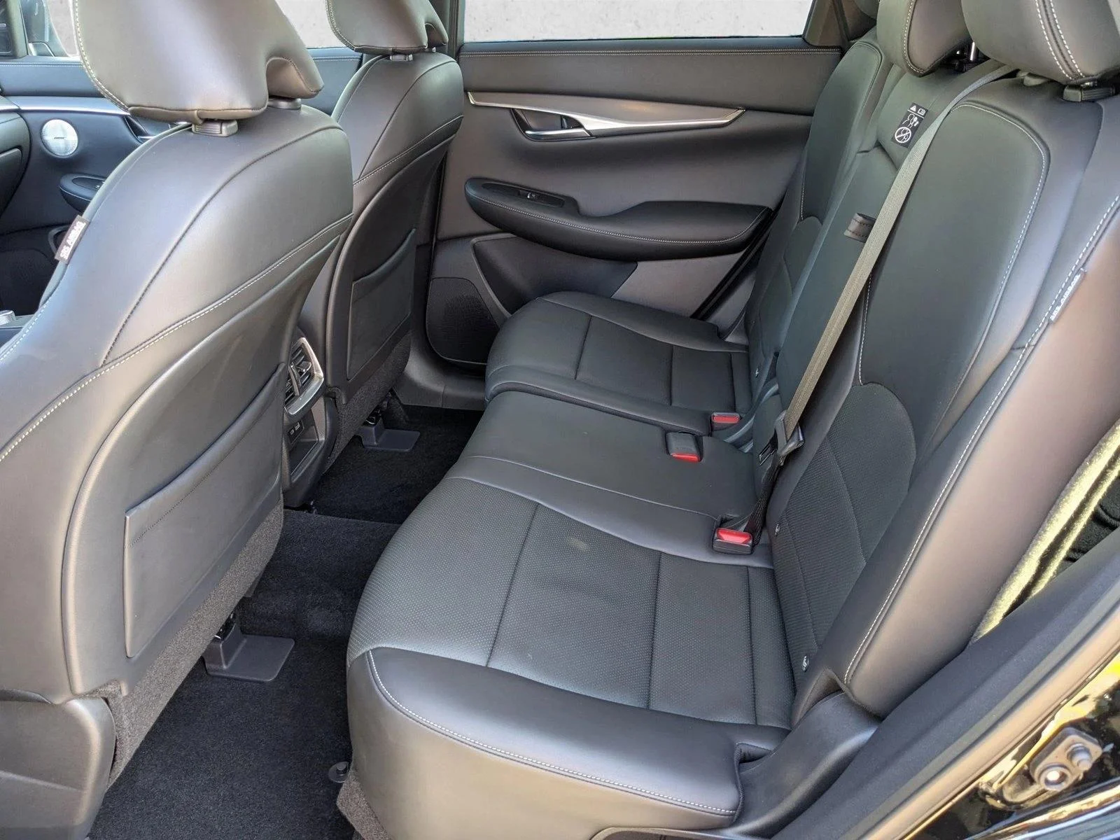 Used 2023 Black Obsidian INFINITI LUXE image 19