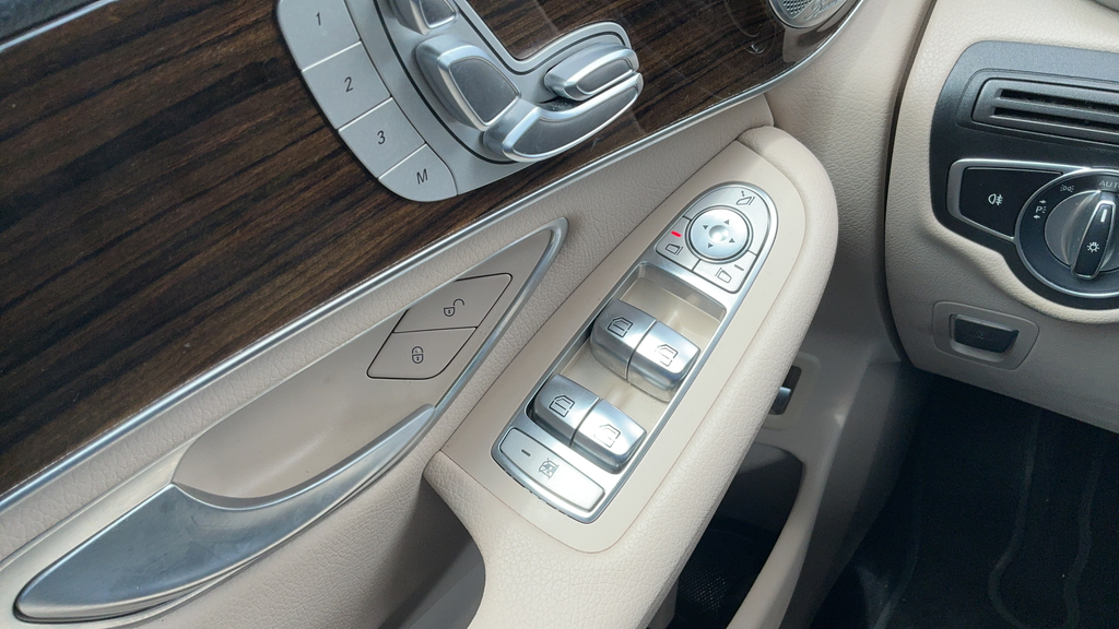 Used 2019  Mercedes-Benz GLC 300 image 14