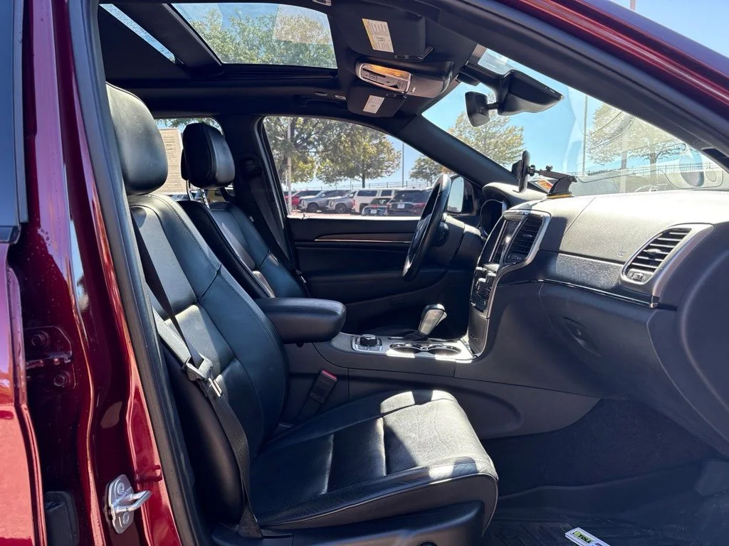 Used 2018 Red Jeep Overland image 26