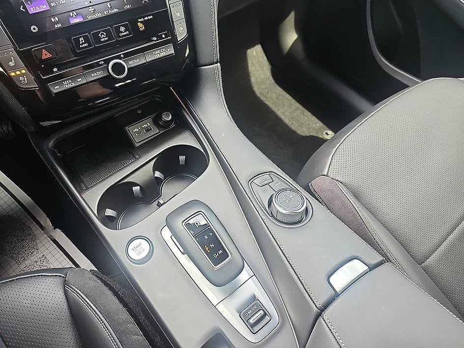 Used 2023 Radiant White INFINITI SPORT image 25