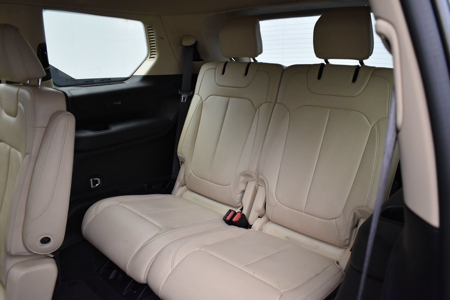 Used 2022 Rocky Mountain Pearlcoat Jeep Limited image 13
