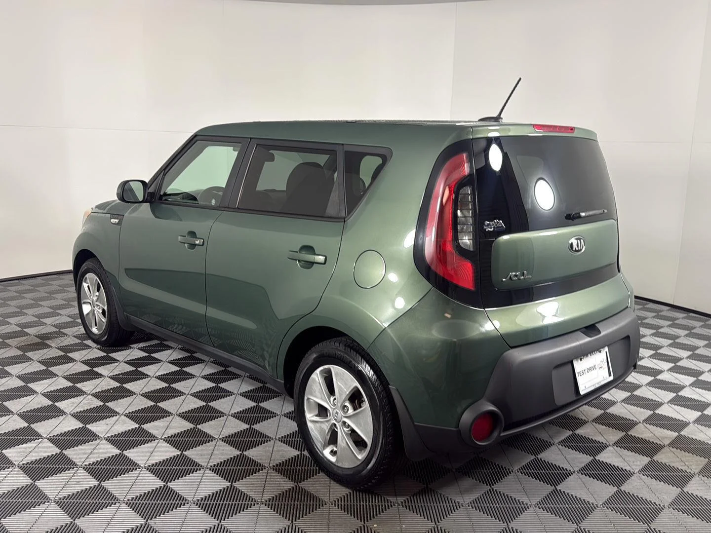 Used 2014 Kale Green Kia Base image 5