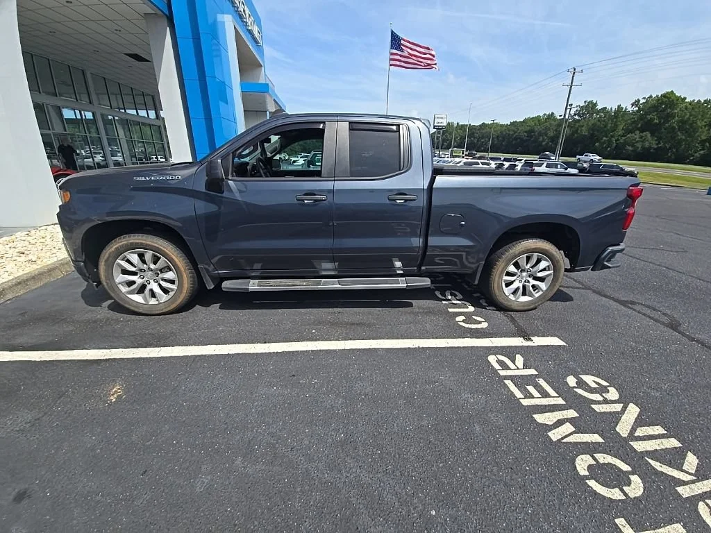 Used 2020 SHADOW GRAY METALLIC Chevrolet Custom image 3