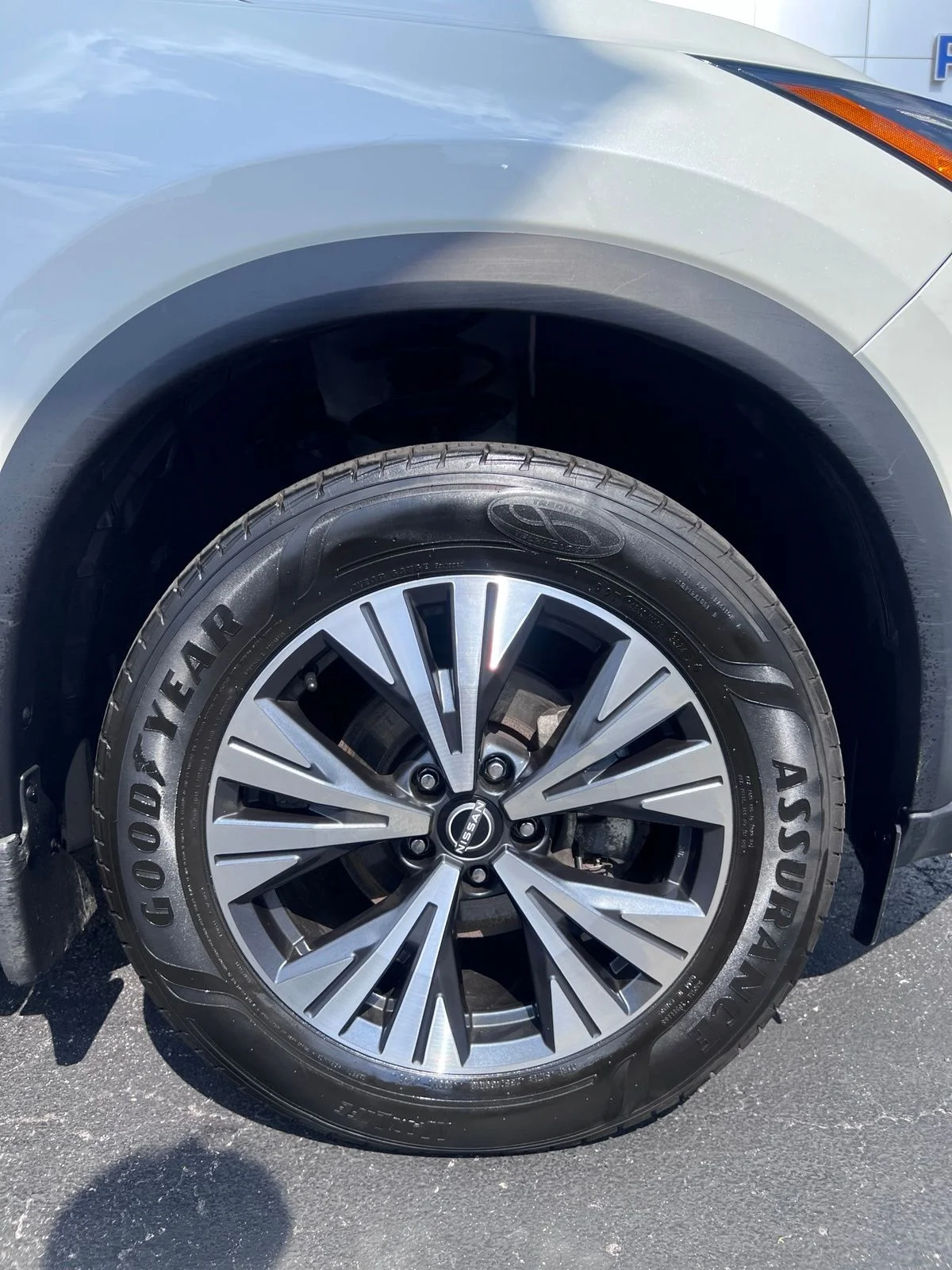 Used 2022 White Nissan SV image 15