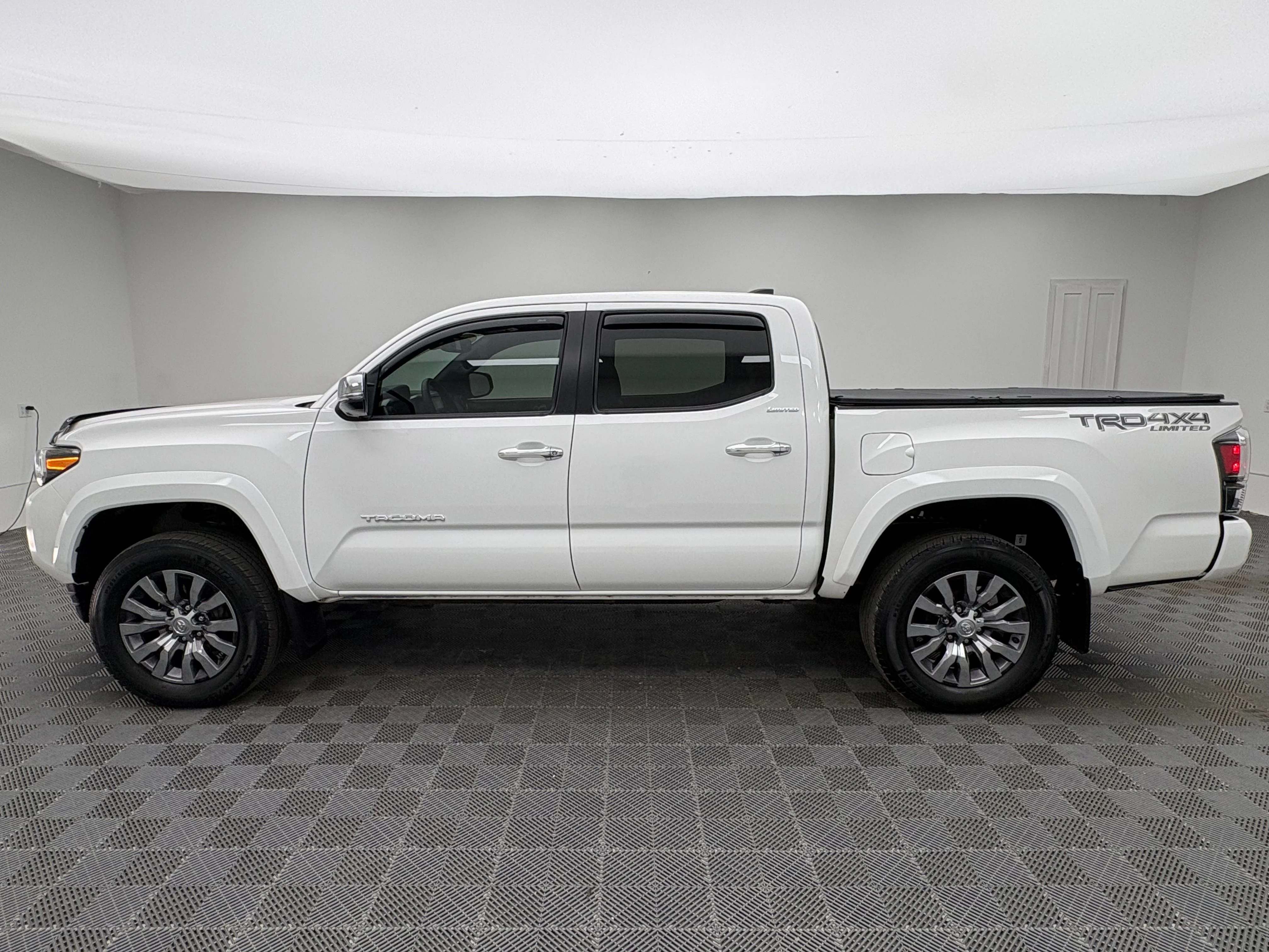 Used 2023 Ice Toyota Limited image 12