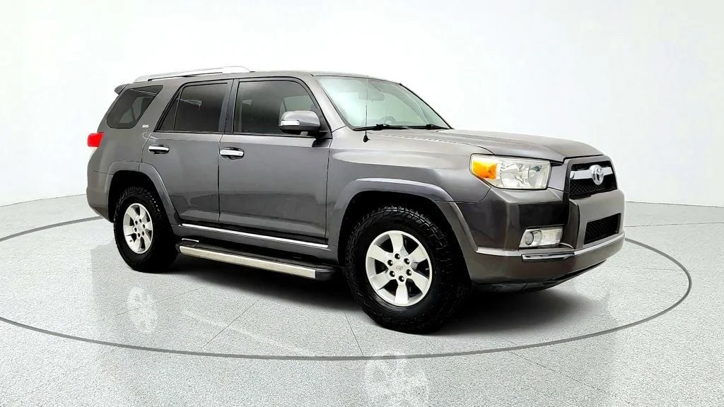 Used 2013 Magnetic Gray Metallic Toyota 4WD 4dr V6 SR5 image 3