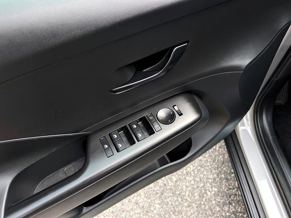 Used 2025 Cyber Gray Metallic Hyundai SEL image 27