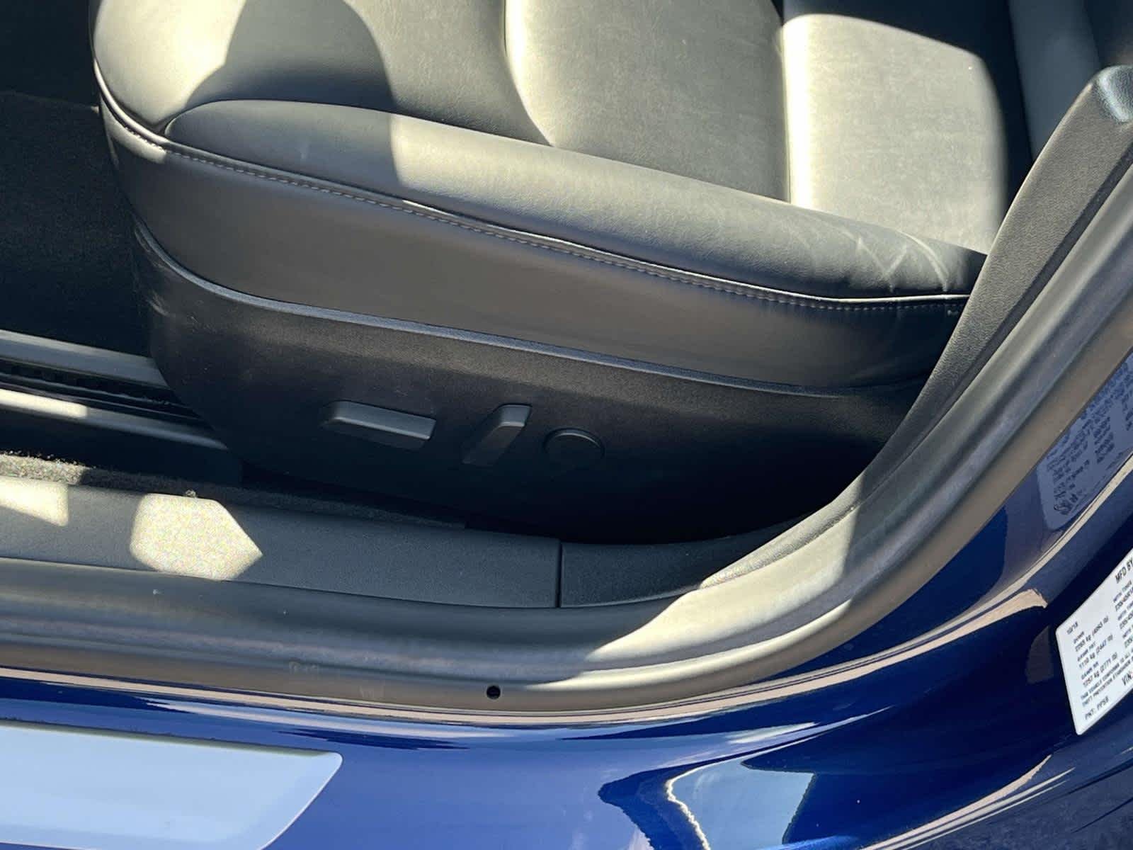 Used 2018 Deep Blue Metallic Tesla Long Range Battery image 22