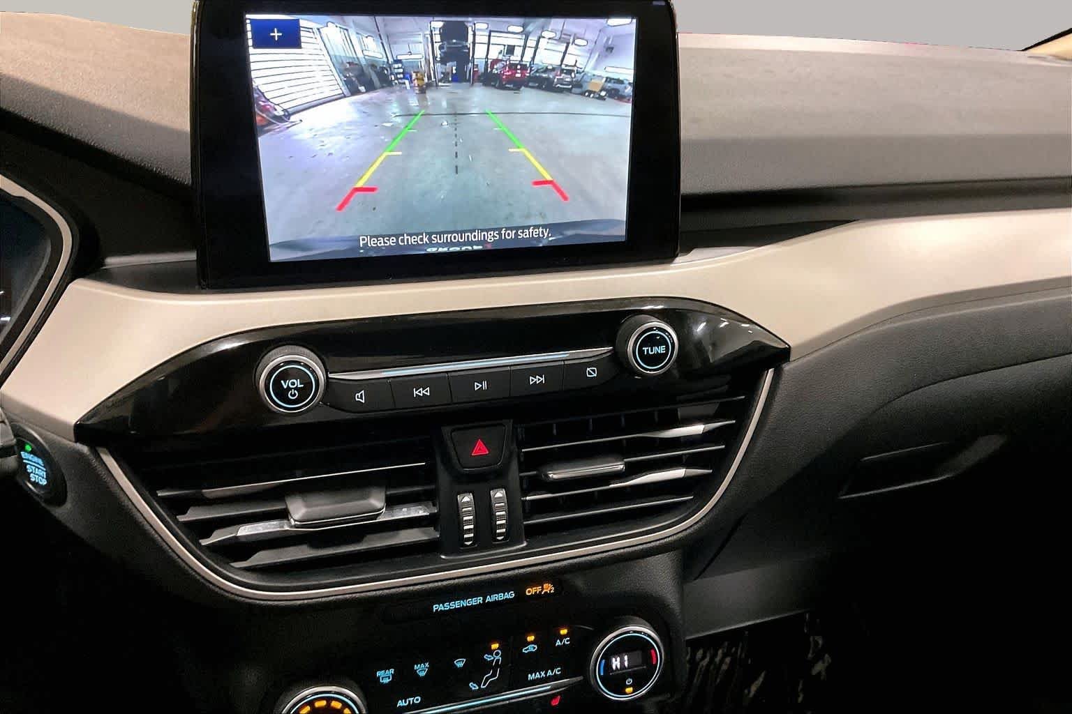 Used 2020 Agate Black Metallic Ford SE image 26