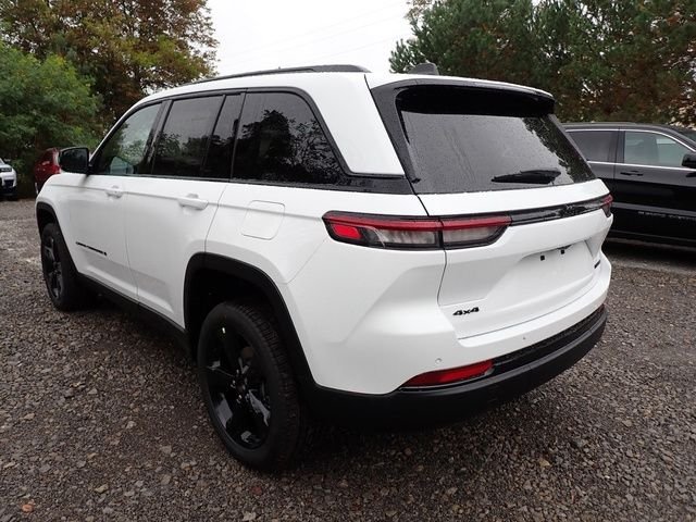 New 2025 Bright White Clear-Coat Exterior Paint Jeep Limited image 3
